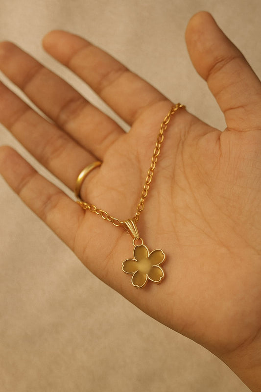 Green Clover Pendant Necklace