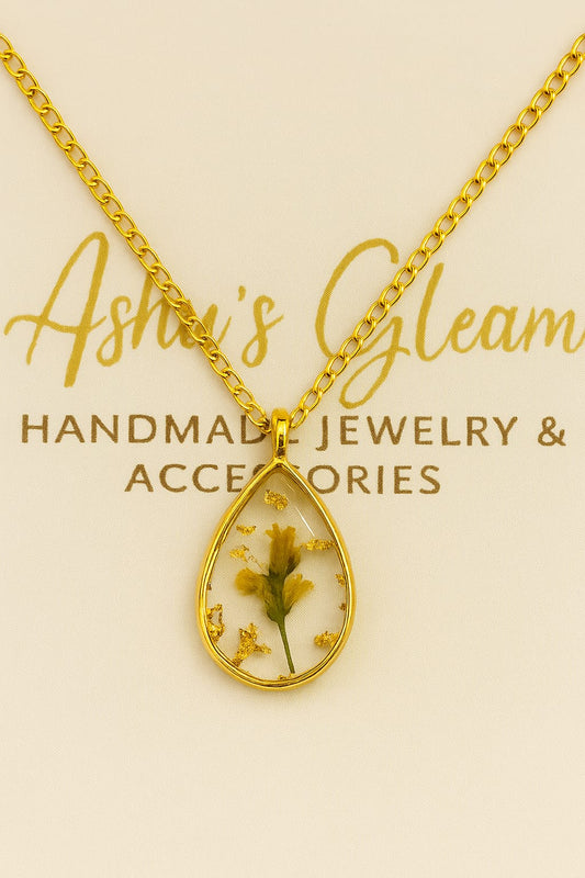 Golden Dried Flower Resin Pendant Necklace