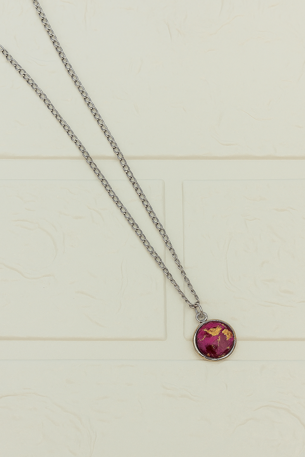 Elegant Round Pendant with Red & Gold Flakes